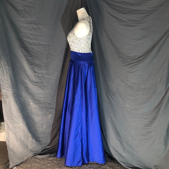 Elegant Blue and Silver Women's Formal Dress - Picture 5 of 16